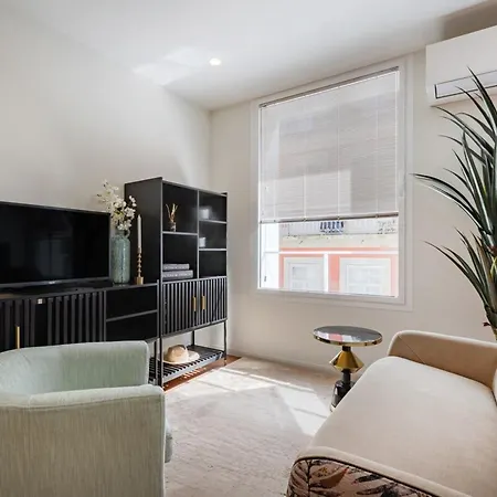 250 @ Arts District Apartman *