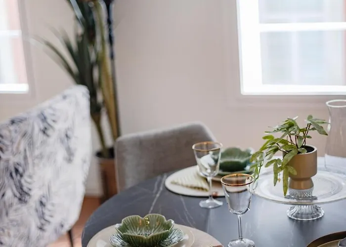 250 @ Arts District * ポルト