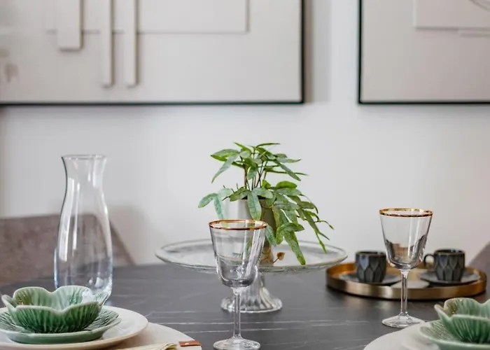 250 @ Arts District Apartman